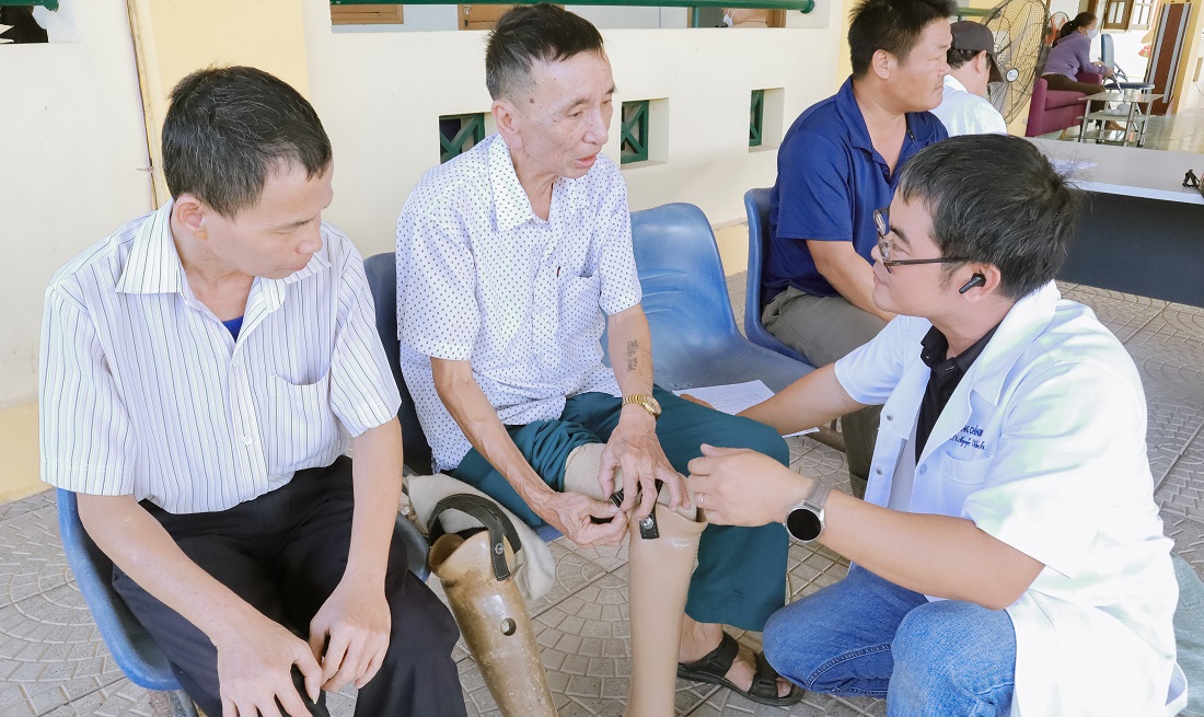Quảng Trị: 56 người khuyết tật nhận hỗ trợ chân tay giả và dụng cụ chỉnh hình
